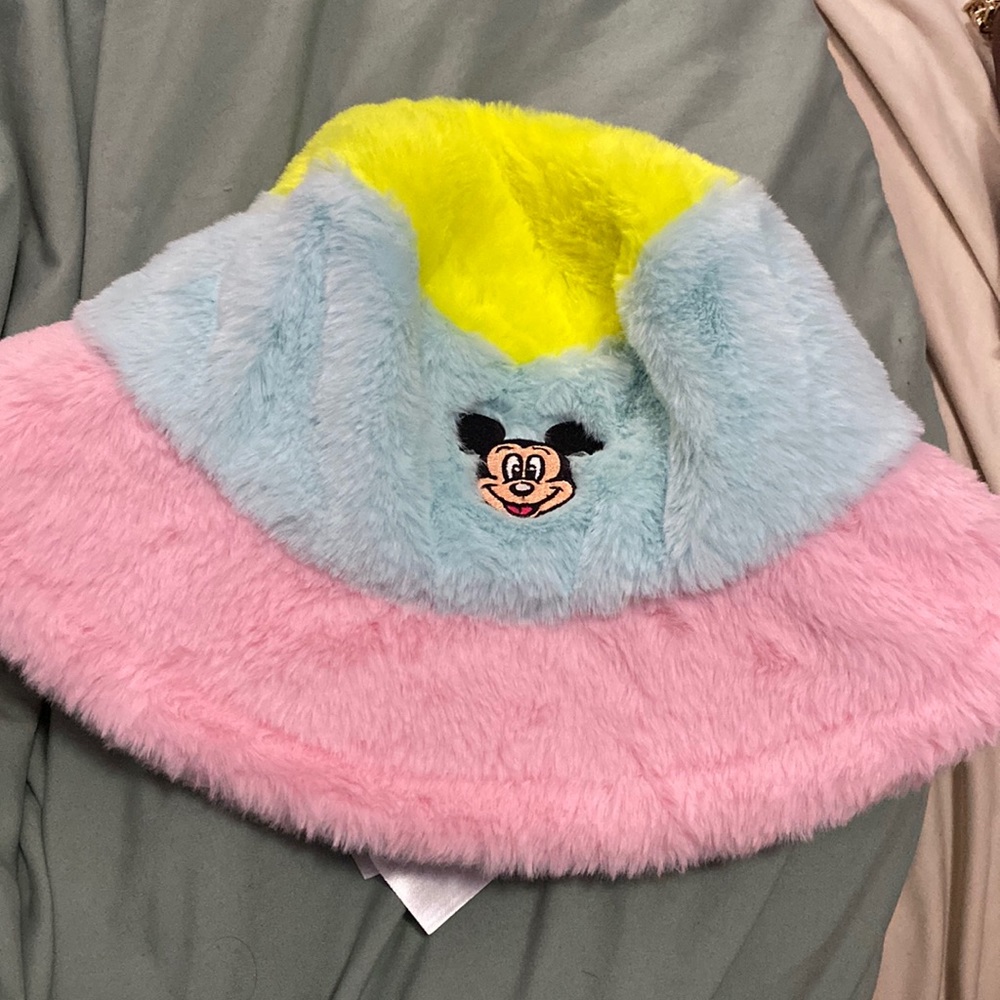 Mickey furry bucket hat